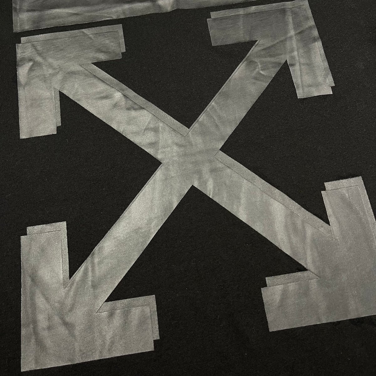 Off-White - Dark